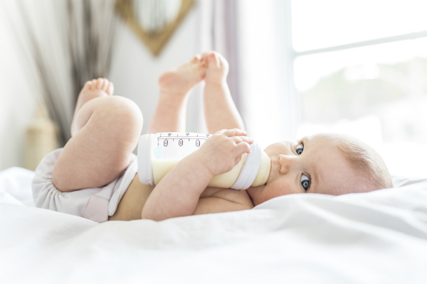 Im ersten Lebensjahr ausschliesslich Ersatzmilch geben