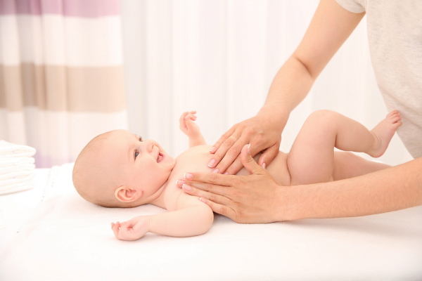 Babymassage bringt viele Vorteile mit sich