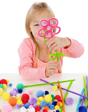 Blumen sind im Frühling ein beliebtes Bastelmotiv für Kinder